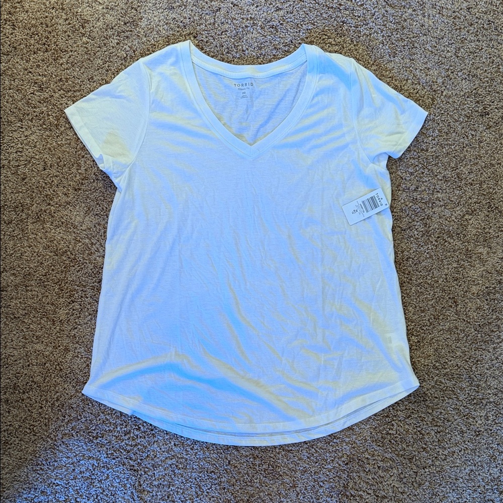 NWT Torrid Girlfriend Signature Jersey Vneck Tee - Size 00 - Picture 1 of 3
